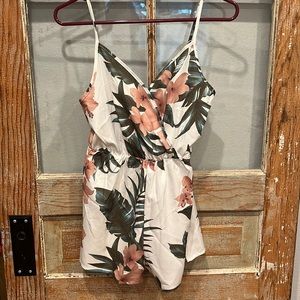 Shein Girls Hawaiian Floral Print Cami
Romper, Size Teen 12-13 Years